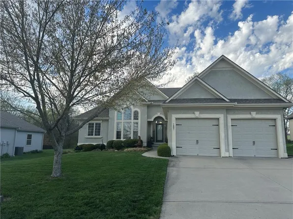 1607 Trail Ridge Dr, Pleasant Hill, MO 64080