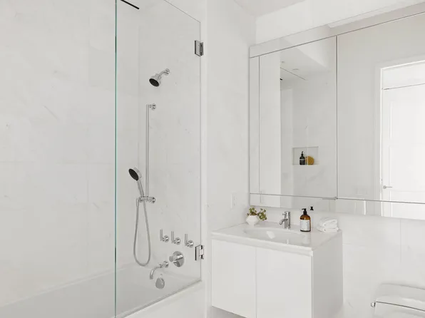 432 Park Avenue image 26 of 33