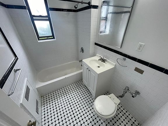 4th image of 3635 167th St APT 6H