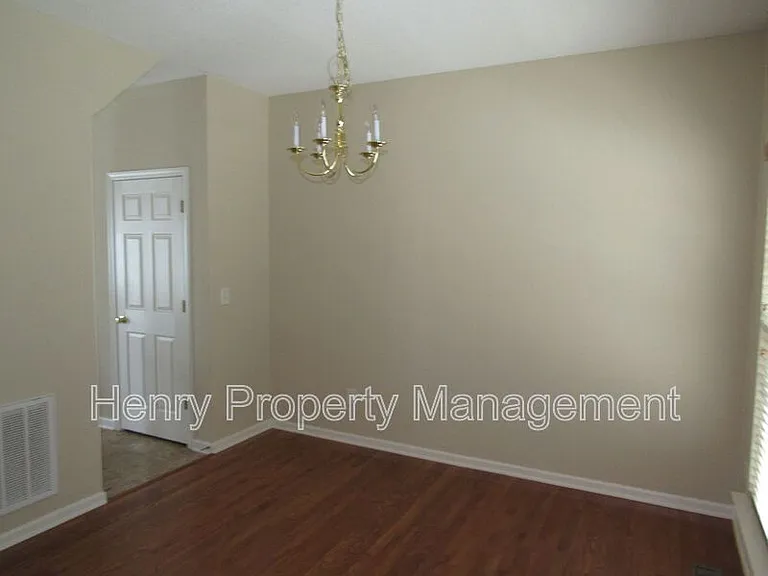 125 Kellerhis Dr — Photo 2