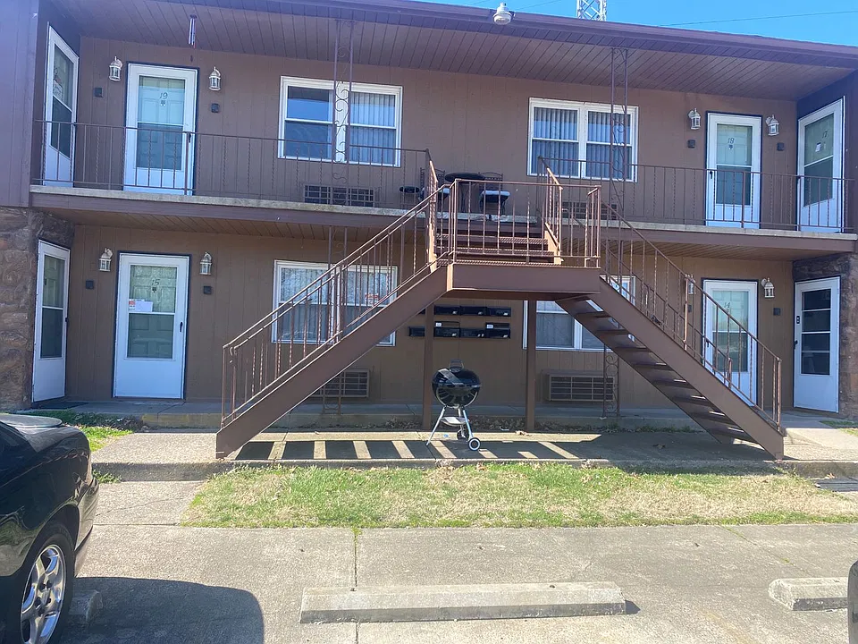 2900 N Fulton Ave