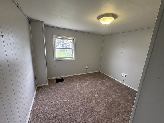 4th image of 150 Hickory St