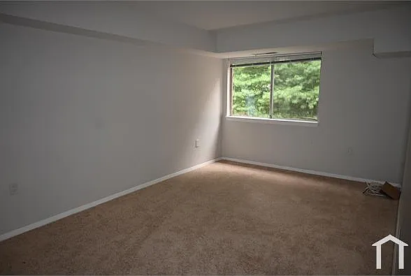 213 Victor Pkwy #C — Photo 8