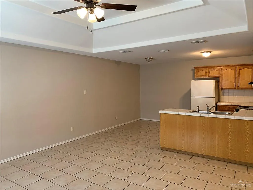 2 bed, 2.0 bath, 3888 sqft, $875 — Photo 2