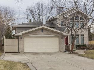 1011 Lakewood Dr, Bartlett, IL 60103