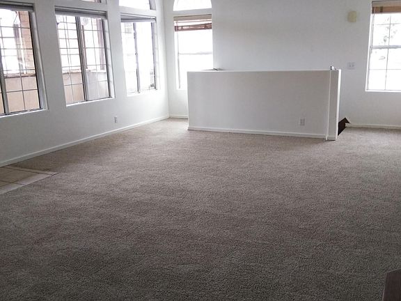 3rd image of 165/167 S Santa Rosa St #167