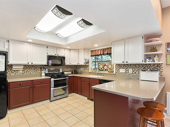 5th image of 8736 Sungate Pl NE