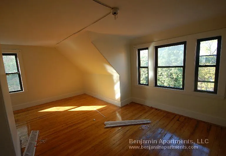 31 Quint Ave #2 — Photo 5