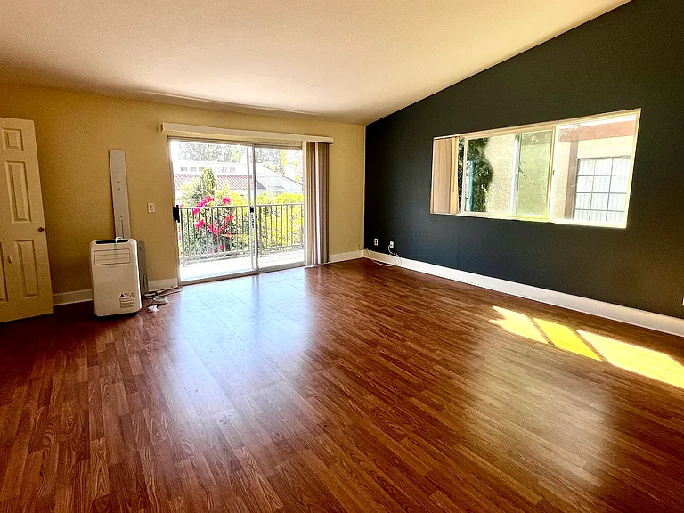 5142 Dunbar Dr #3 — Photo 1