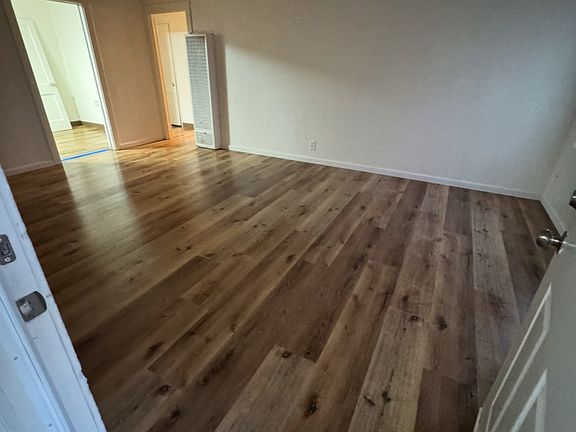 5th image of 528 W Worth St