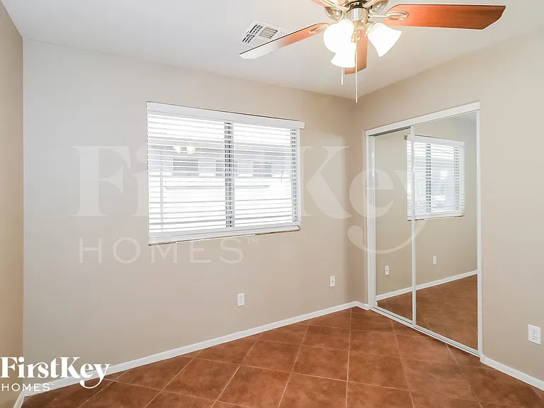 4936 W Glass Ln — Photo 13