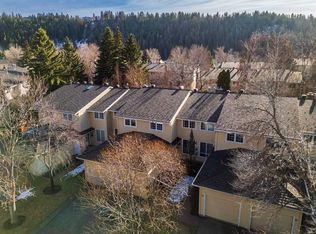 77 E Point Dr NW, Calgary, AB T3B4V9