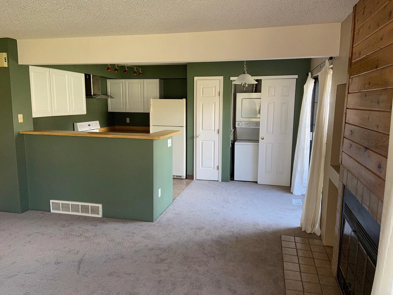 2 bed, 1.5 bath, 802 sqft, $1,850 — Photo 2
