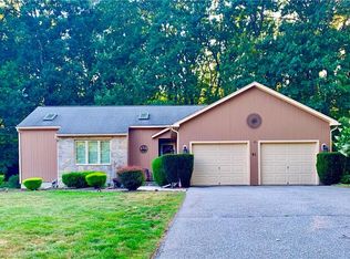 81 Bakewell Ct, Cranston, RI 02921