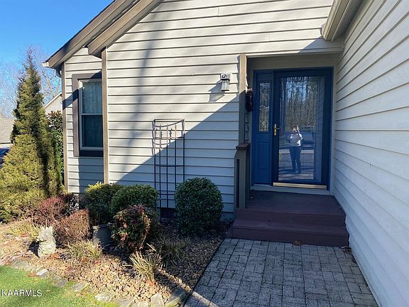 2nd image of 32 Hickory Cove Ln