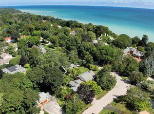 7004 N Belmont Ln, Fox Pt, WI 53217