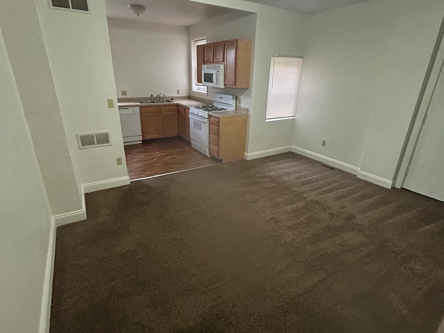 2 bed, 1134 sqft, $1,300 — Photo 3