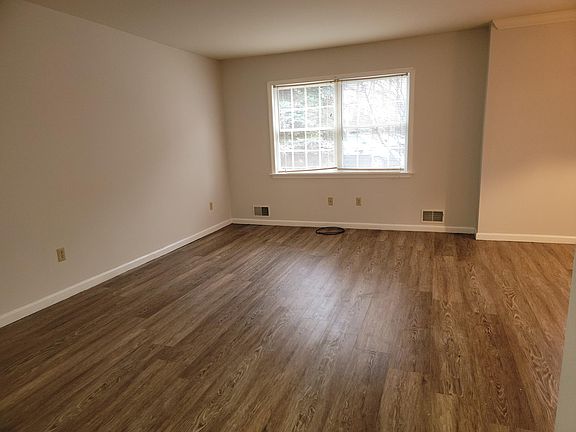 3rd image of 6 Autumn Leaf Ct Building 6
