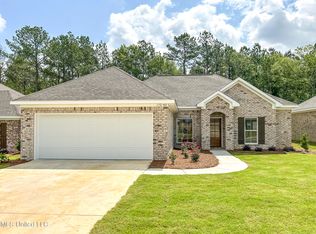 933 Riverside Ln, Pearl, MS 39208