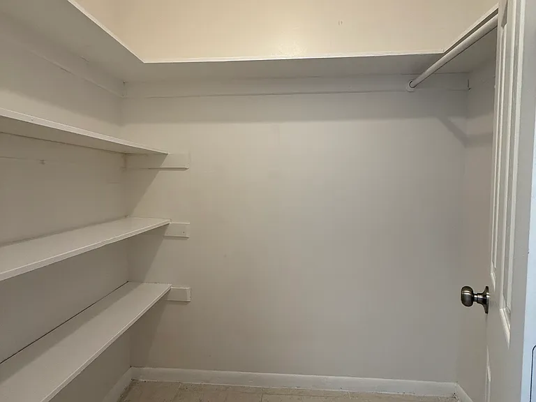 615 NE 10th St #204 — Photo 9