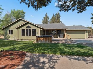 10898 NW Kingwood Dr, Redmond, OR 97756