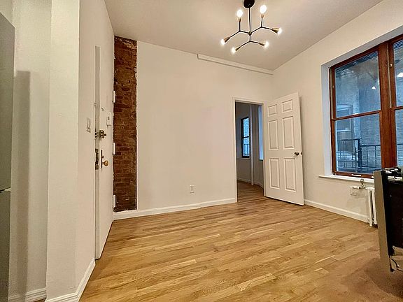 3rd image of 335 W 14th St APT 33