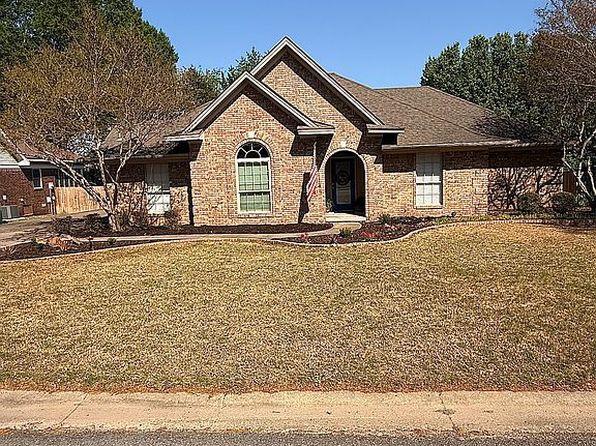 902 Heather Cir