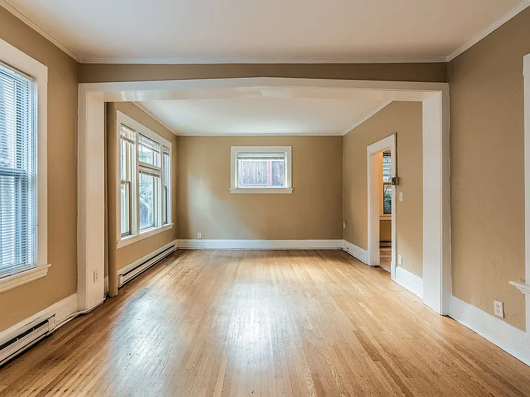 Carlyle Apartments — Photo 10