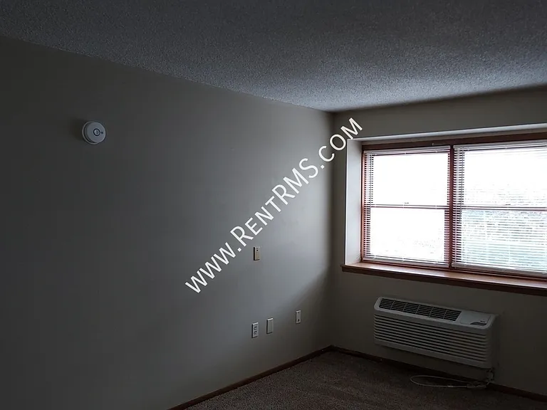 119 W 3rd St #10 — Photo 3