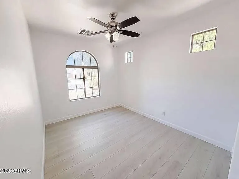 934 E Overlin Dr — Photo 11