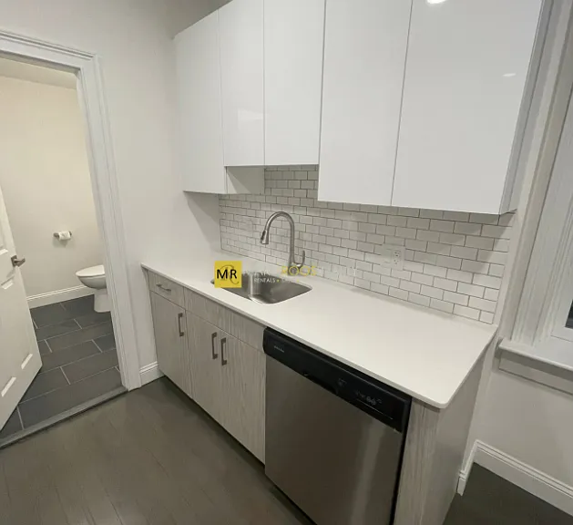 31 Temple St #2F — Photo 2