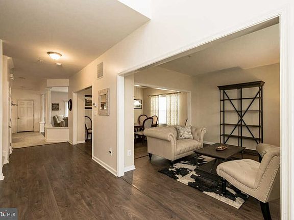5th image of 327 Parker Dr