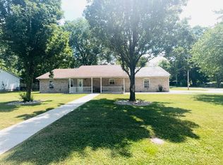 902 N Buchanan St, Benton, IL 62812