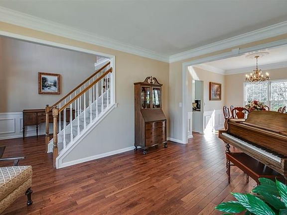5th image of 240 Dellwood Dr