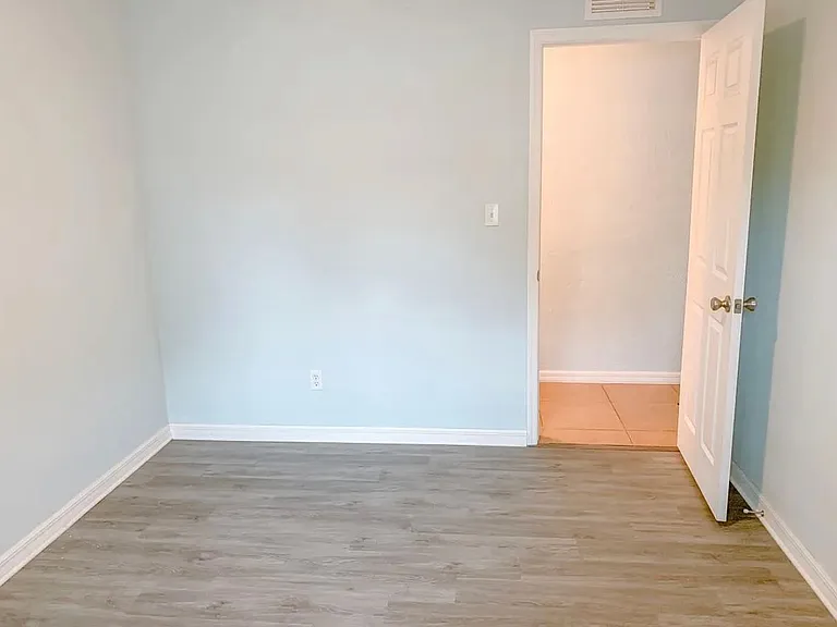 2064 Arlington St — Photo 14