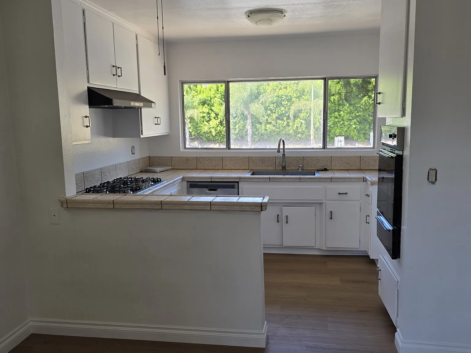 2 bed, 990 sqft, $2,450 — Photo 4