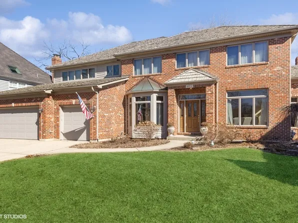 477 Stagecoach Ct, Glen Ellyn, IL 60137