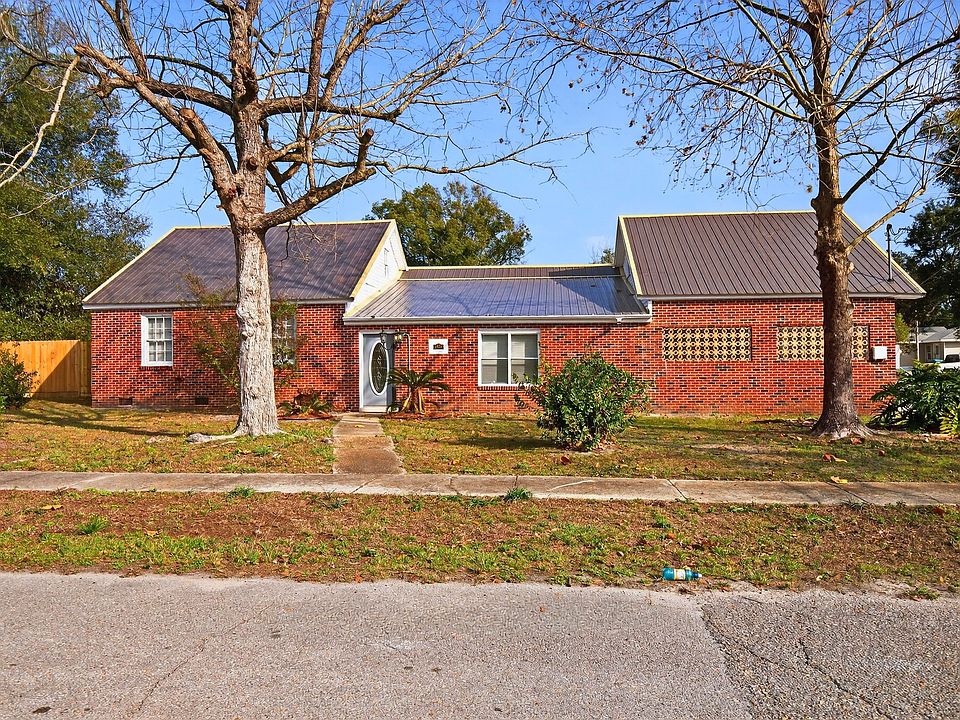 1st image of 1600 Wisteria St
