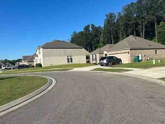 Exterior Neighborhood (street photo)
