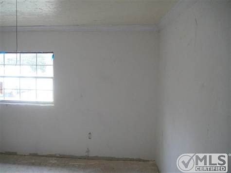 4th image of 1904 Longview Dr