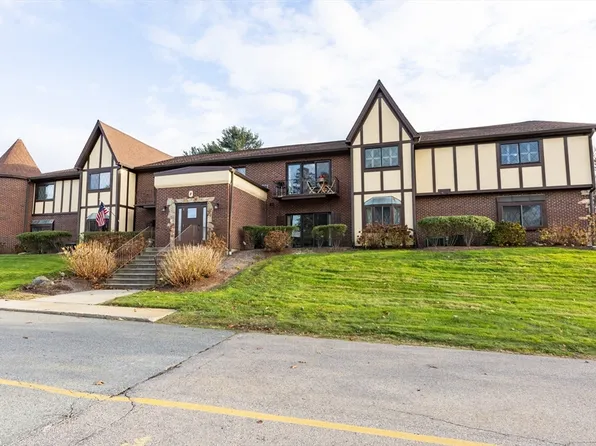 8 Rainbow Pond Dr APT 8, Walpole, MA 02081