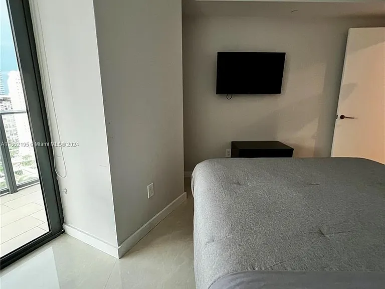 501 NE 31st St #1910 — Photo 18