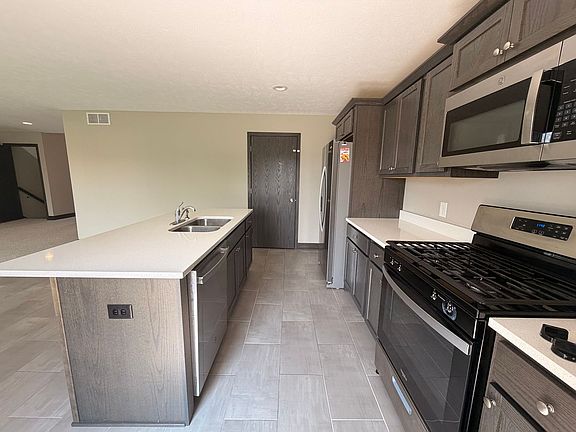 2nd image of 6830 Avalon Dr SE