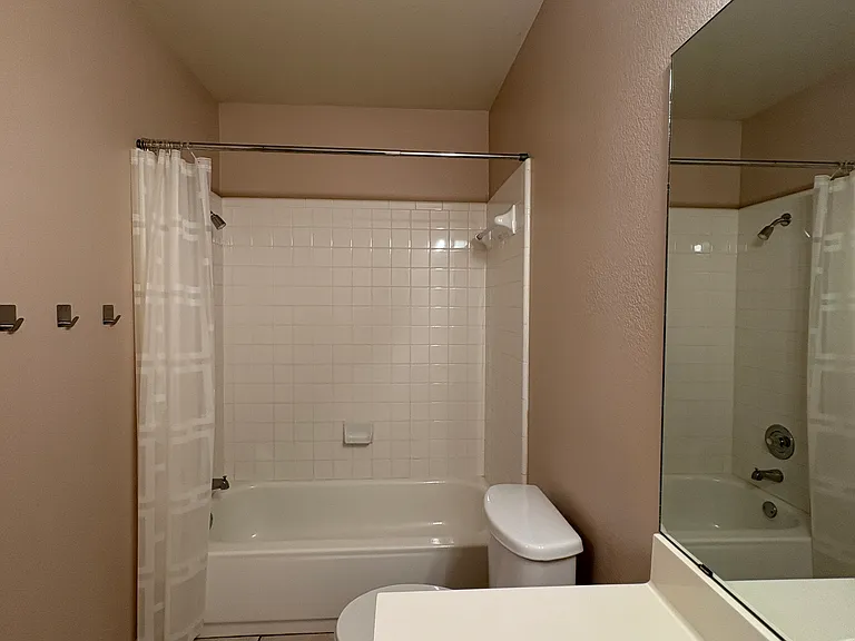 207 Kettleman Ln N — Photo 36