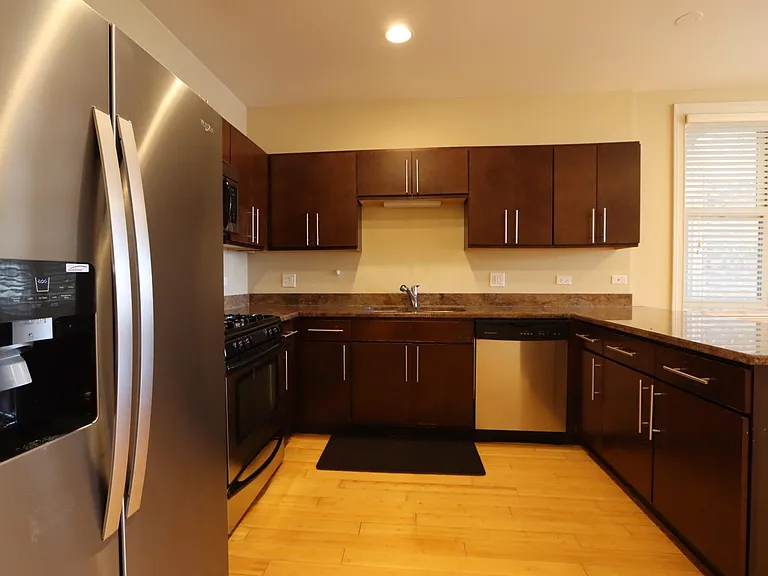2425 W Arthington St #1 — Photo 9