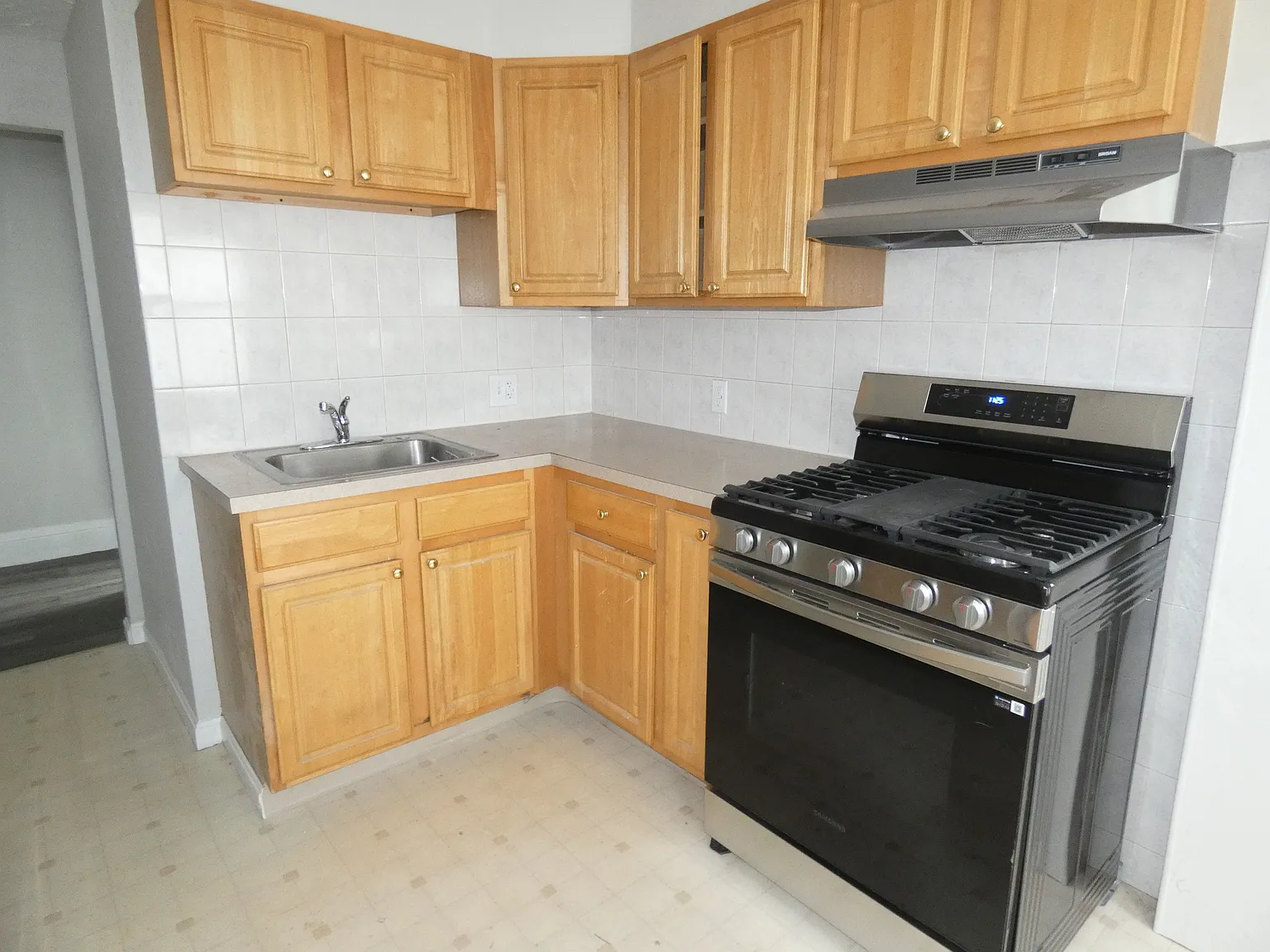 2 bed, 800 sqft, $2,450 — Photo 2