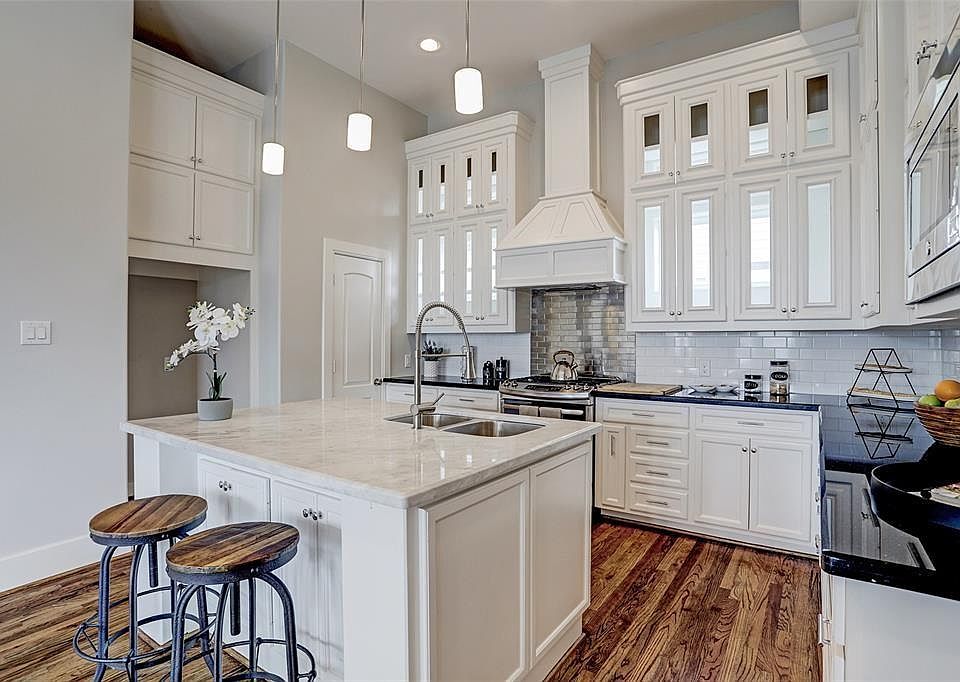 1st image of 2020 Mcgowen Street #6