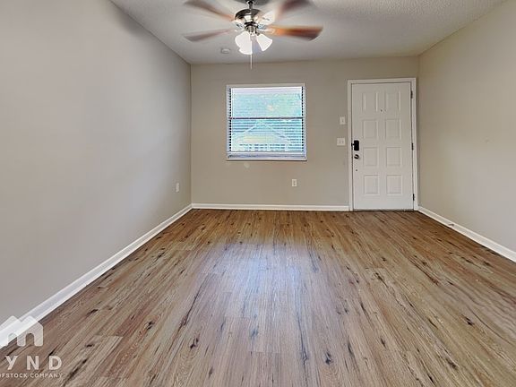 5th image of 132 E Poinsettia St