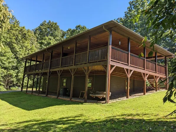 223 Mountain Breezes Dr, Hayesville, NC 28904