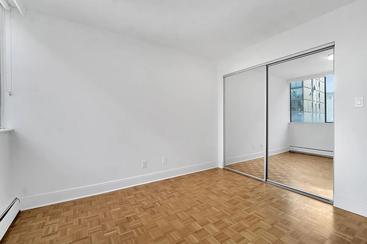 1433 Burnaby Street — Photo 4